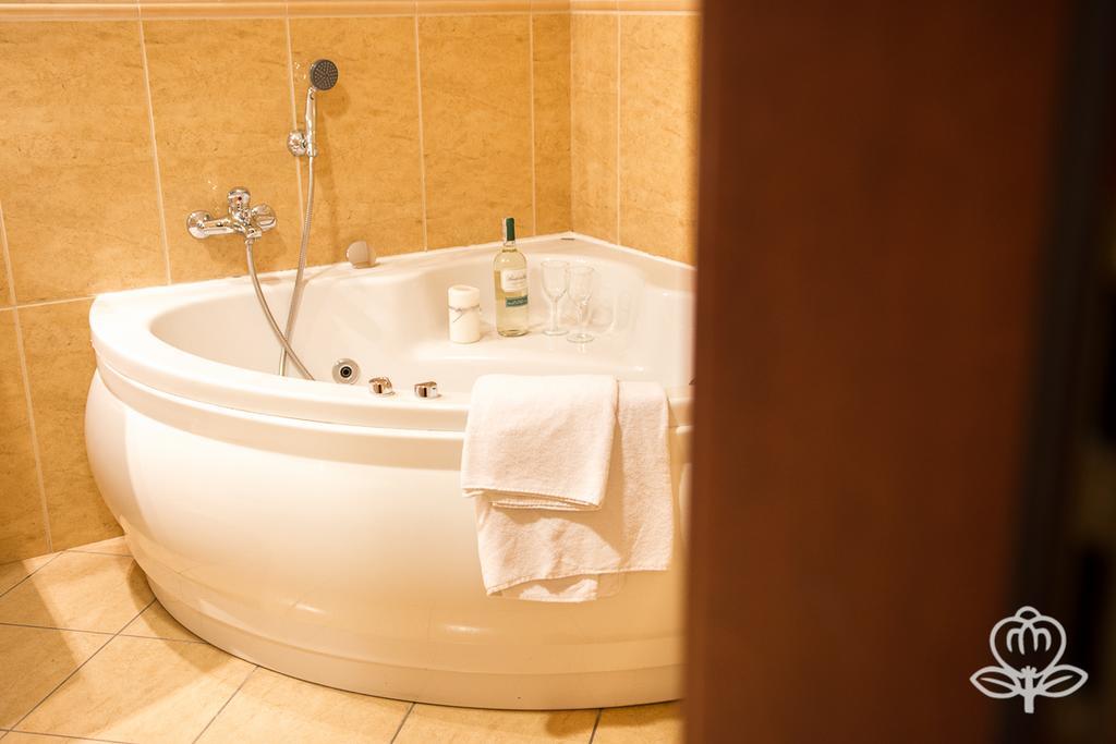 L'Ascada Hotel Сьрем Екстер'єр фото